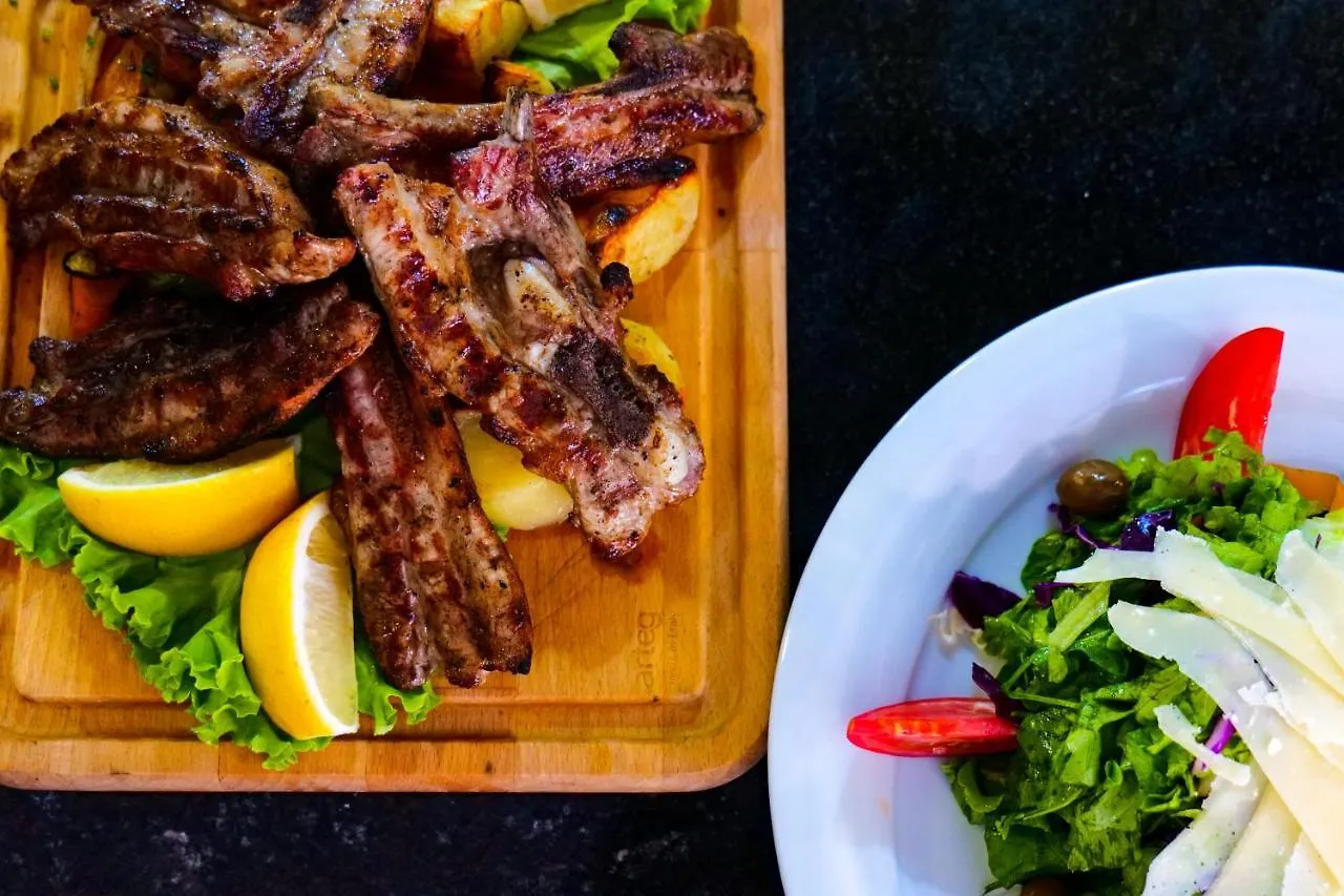 Lord Hotel Tirana Vore 4*,