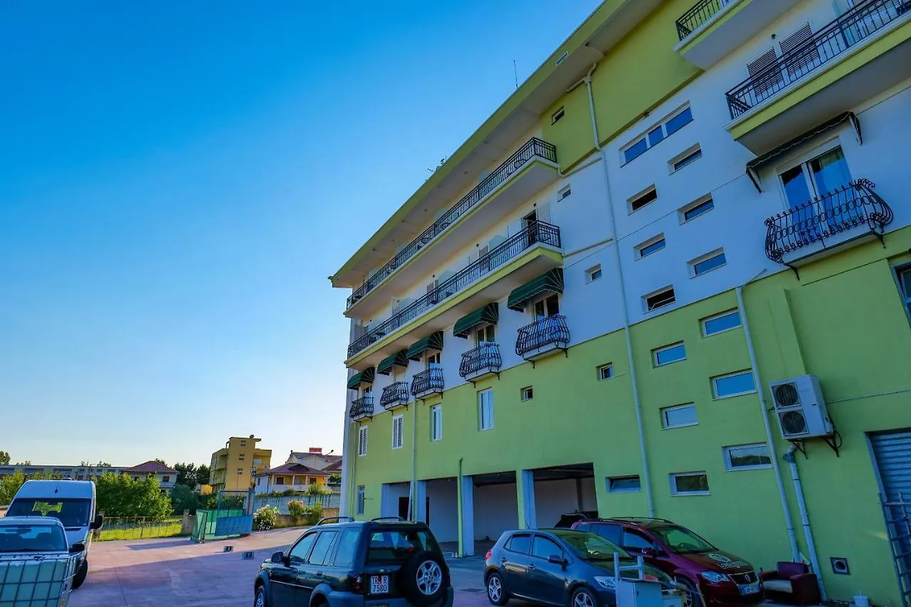Lord Hotel Tirana 4*,