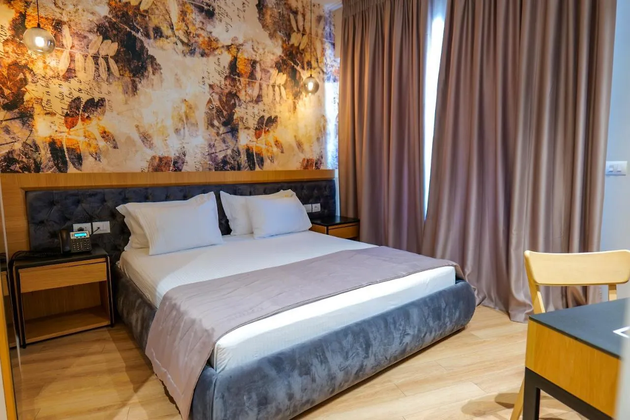 Lord Hotel Vorë