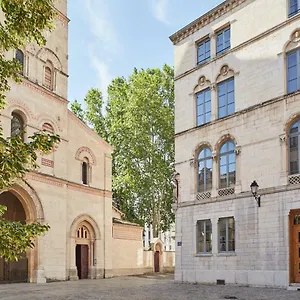 https://hotel-de-labbaye-lyon.hotels-rhonealpes.com